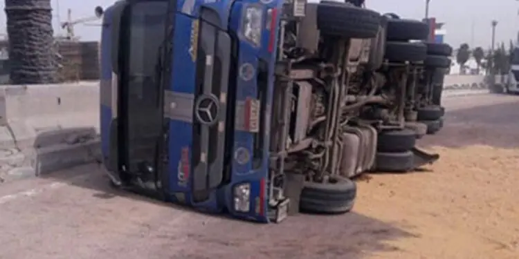 انقلاب تريلا بطاطس بالوادي الجديد